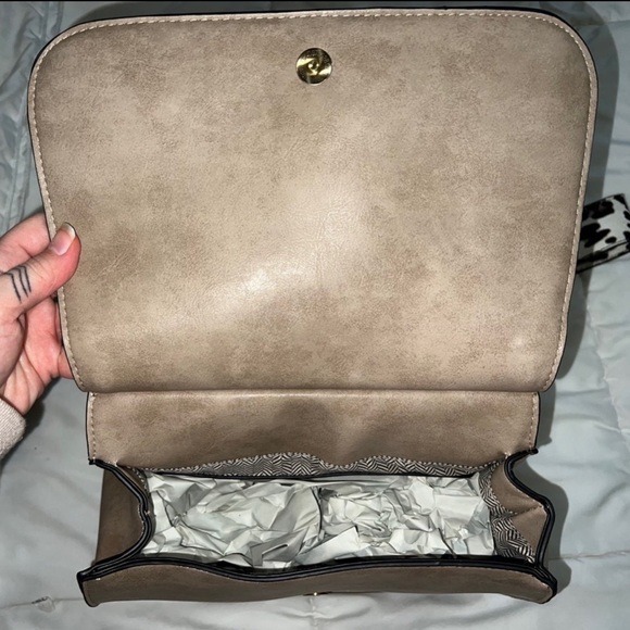 Jen & Co Handbag - Crossbody - Picture 3 of 6